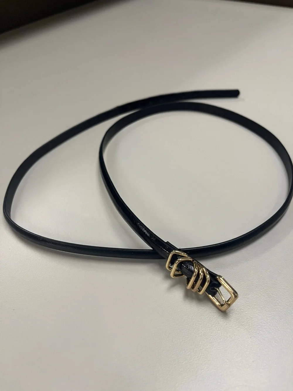 Source Unknown Black Slim Belt with Gold Buckle size 14